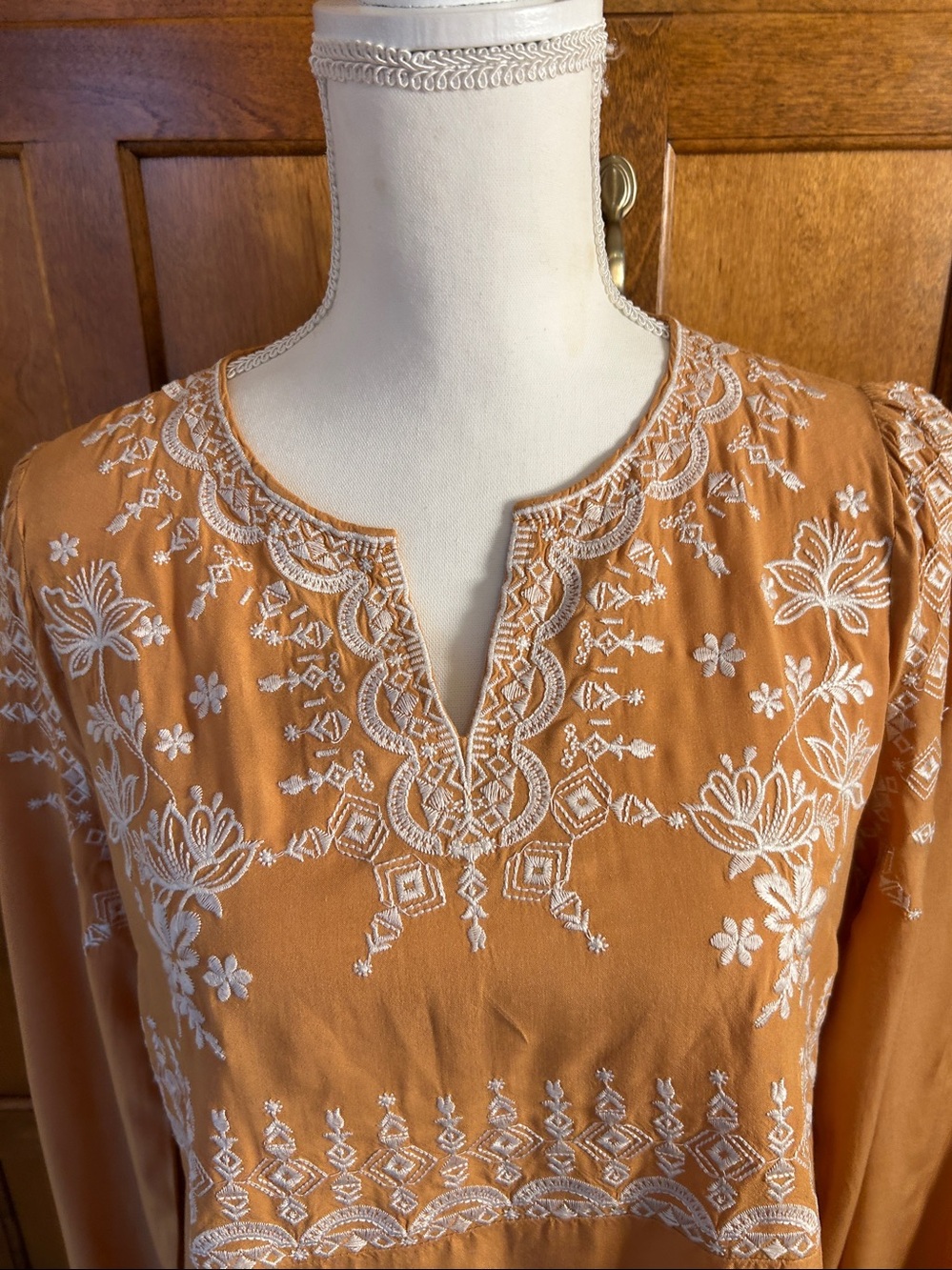 Savanna Jane Womens Marigold Embroidered Long Sleeve V-Neck Blouse. Sz S - Picture 3 of 11